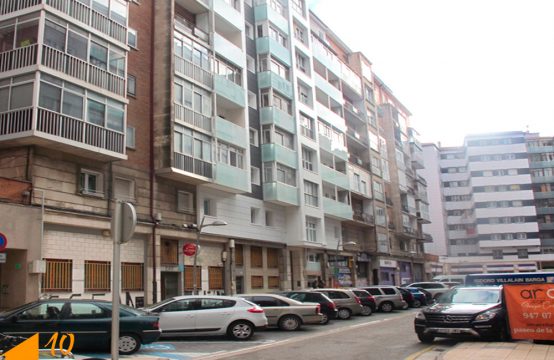 Vivienda de tres dormitorios en Zona de calle Madrid