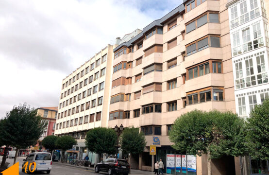 Amplia vivienda en el centro de Burgos